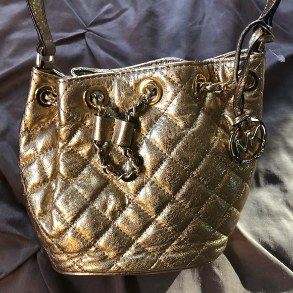 MICHAEL Michael Kors Bags Metallic Gold Tufted Michael Kors Over The Shoulder Bag Poshmark